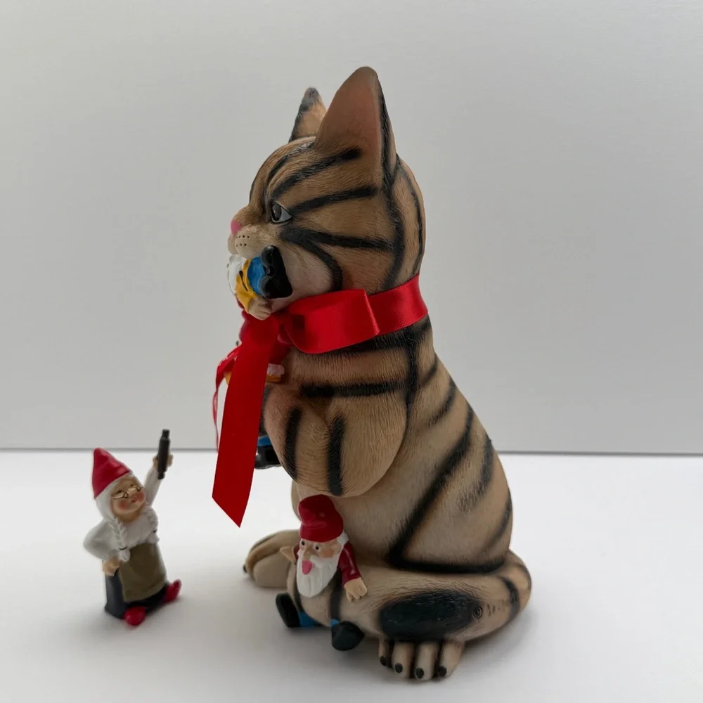 Mischievous Cat Garden Gnome Massacre Statue - Brown
